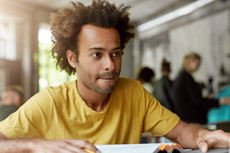 تعلم كيفية الكتابة كمؤلف محترف